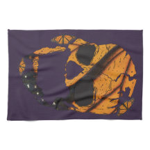 Alas de calaveras púrpuras de mariposas