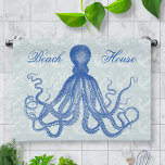 Paño De Cocina Anclas Octopus Vintage Blue Personalized Beach<br><div class="desc">Este bonito y antiguo dibujo de pulpo* del siglo XIX ha sido coloreado de azul y colocado sobre un fondo gris-azul angustiado/gris con un patrón de ancla débil. El resultado es un diseño de color original que se adapta a la decoración náutica y a la playa. El pulpo victoriano tiene...</div>