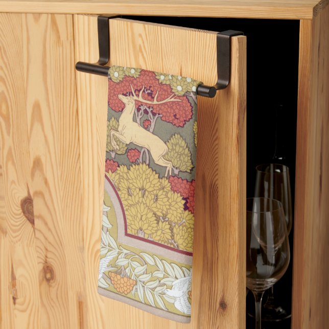 Paño De Cocina Árbol de ciervos, ardilla, pájaro, berries rumanos (Pliegue de tercios)