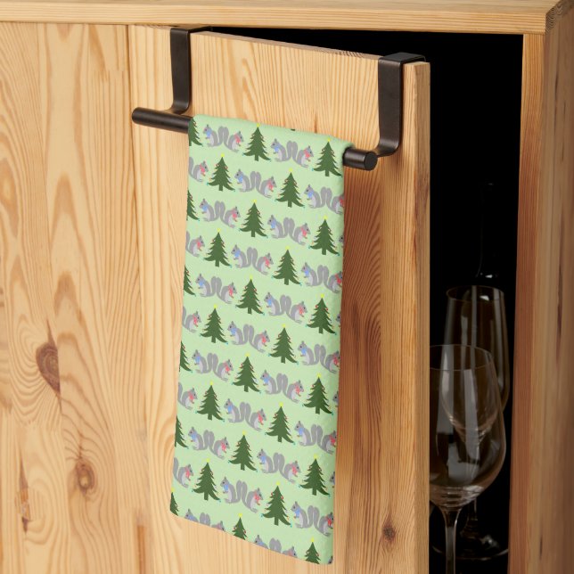 Paño De Cocina Árbol navideño decorando ardillas con patrones (Pliegue de tercios)