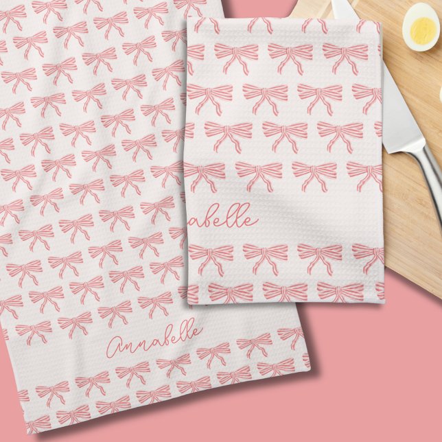 Paño De Cocina Arcos rayados rosados de Rubor (Blush pink bows kitchen towel with customizable script name or choice of own text. )