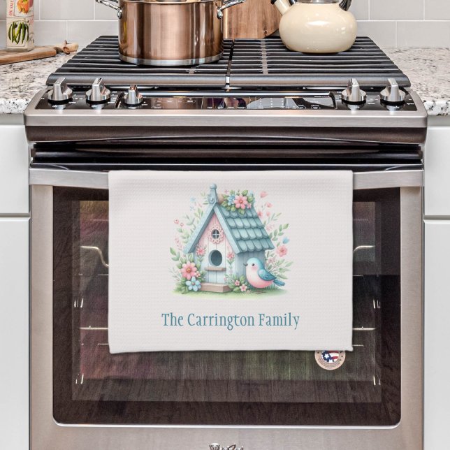 Paño De Cocina Aves azules y rosas dulces personalizadas (Sweet Blue and Pink Birdhouse Personalized Kitchen Towel
)