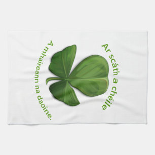 Paño De Cocina Bajo el refugio del otro, la gente sobrevive