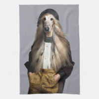Cabello rubio de perro afgano en pantalones