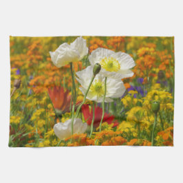 Paño De Cocina Cachorros blancos cultivando flores de colores