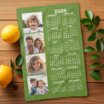 Paño De Cocina Calendario 2025 con 4 Collages de fotos<br><div class="desc">Un collage de fotos de 4 con un calendario de 2025. Un artículo divertido para el Año Nuevo. Añade 4 fotos cuadradas a este diseño. Con un poco de trabajo, puede cambiar el color de fondo y el color del calendario cuando pulse sobre la opción personalizar y elija diferentes colores....</div>