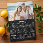 Paño De Cocina Calendario 2025 con foto - vista de año completo<br><div class="desc">Un objeto muy útil para la cocina. Un calendario de 2025 con un lugar para una foto familiar en la parte superior. Esto muestra una vista de año completo de todas las fechas.</div>