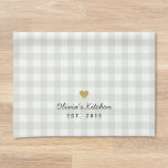 Paño De Cocina Cheque de búfalo de sabios y corazón de oro ruso<br><div class="desc">Toalla de mano estilo casa de campo rústico de diseño personalizado con diseño de nombres en un patrón de comprobación de búfalo de sabio suave.</div>