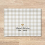 Paño De Cocina Cheque de búfalo ruso y de corazón de oro en beige<br><div class="desc">Toalla de mano estilo casa de campo rústico de diseño personalizado con diseño de nombres en el patrón de verificación de búfalo beige.</div>