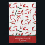 Paño De Cocina Chili rojo y verde de color de agua personalizado<br><div class="desc">acuarela personalizada pintada a mano de chiles rojos y verdes con texto francés que lee les piments ,  los chillies .</div>