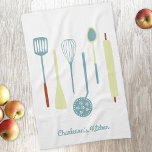 Paño De Cocina Cocina retro personalizada<br><div class="desc">Fundas de cocina retro divertidas. Cambie o quite el nombre o el texto que desea personalizar. Arte original de Nic Squirrell.</div>