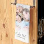 Paño De Cocina Collage de Fotos Familiares Personalizadas<br><div class="desc">Toalla de Cocina con Collage de 7 Fotos y Apellido Personalizado.</div>