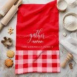 Paño De Cocina Comprobación del búfalo rojo y blanco de la Caída<br><div class="desc">Añada un toque de calidez y encanto a su cocina con esta toalla de cocina de estilo Gather Fall Red & White Buffalo Check. Esta toalla de personalizable presenta un estilo clásico de guarnición de búfalo con la palabra "reunir" y un nombre de familia. Es ideal para crear un ambiente...</div>