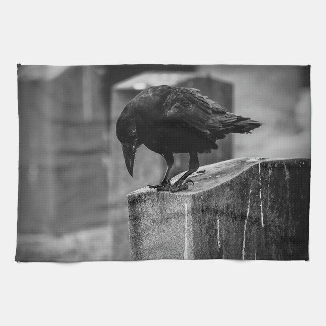 Paño De Cocina Crow en el cementerio caído (Horizontal)