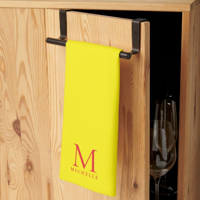 Paño De Cocina Custom Monogram Name Elegant Bright Yellow & Red (Pliegue de tercios)