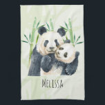 Paño De Cocina Cute Panda Bears Cudddddling Watercolor<br><div class="desc">Una toalla de cocina con un bonito ilustracion acuático en el que se ve a una madre blanca y negra y a un bebé oso panda abrazándose. Mamá está sosteniendo su cachorro entre algunos tallos de bambú verde.</div>