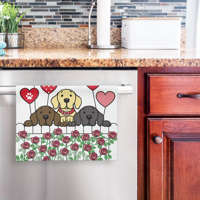 Paño De Cocina Cute tres labradores Personalizado viendo Rosas (Cute Three Labs Watching Kitchen Towel for Labrador Owners. Dog Cartoon Design.  Personalized.)