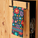 Paño De Cocina Diversión Feliz Colorido Floral Nombre personaliza<br><div class="desc">Moda Patrón floral personalizado Toalla de cocina moderna. Estas coloridas toallas de cocina son perfectas para darle un toque de color a su cocina. Hacerlos únicos tuyos añadiendo tu nombre o presupuesto favorito. Ya sea que sea un chef experimentado o un aspirante a cocinero casero, estas toallas son el complemento...</div>