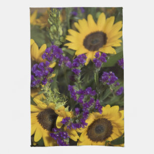Paño De Cocina EE. UU., primer plano de arreglo floral de novia,