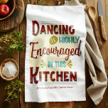 Paño De Cocina El Baile Está Alentado En Esta Cocina<br><div class="desc">En esta toalla de cocina se anima a bailar: convierte la cocina en una pista de baile mientras cruzas la habitación para cocinar, entretener o dejar que te caigan el pelo después de un día duro. Esta divertida toalla de tipografía está especialmente hecha para la decoración de la cocina. Con...</div>