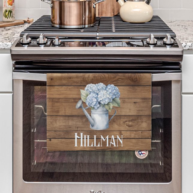 Paño De Cocina El riego de hidrangea azul rústico puede ser perso (Rustic Blue Hydrangea Watering Can Personalized Kitchen Towel
)