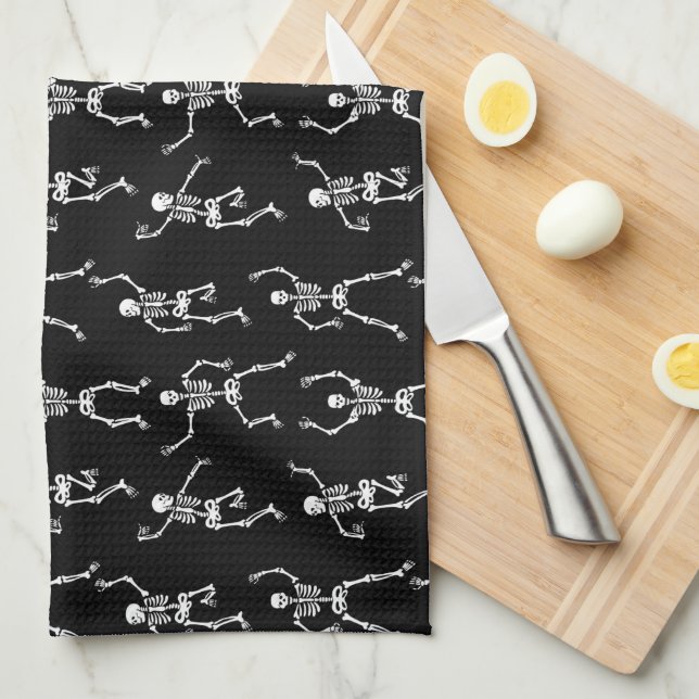 Paño De Cocina Esqueletos de baile espeluznantes en blanco y negr (Doblado Cuarto)