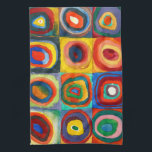 Paño De Cocina Estudio de color | Wassily Kandinsky<br><div class="desc">Estudio de color, cuadrados con círculos concéntricos (1913) | Estudio de color de Wassily Kandinsky: Cuadrados con Círculos Concéntricos es una exploración vibrante del color y la forma, con una cuadrícula de cuadrados llenos de círculos concéntricos en una serie de tonos audaces y contrastantes. Cada cuadrado contiene combinaciones de colores...</div>