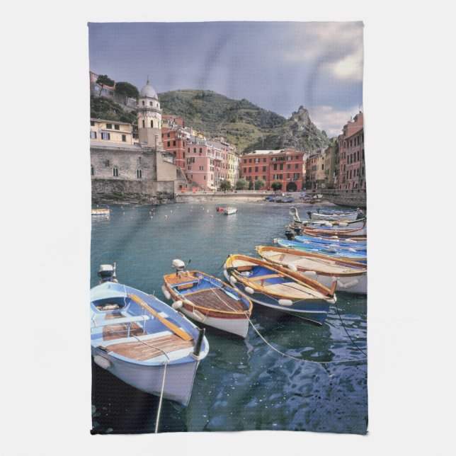 Paño De Cocina Europa, Italia, Vernazza. Barcos pintados de forma (Vertical)