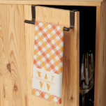 Paño De Cocina Familia Monograma Naranja Red Gingham Plaid Farmho<br><div class="desc">Las toallas de cocina son modernas y rústicas,  con moda monogramada,  y están decoradas en un estilo de guijarros de gingham rojo naranja,  con una banda de marfil que lleva el nombre de su personalizado y su monograma.</div>