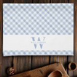 Paño De Cocina Familia Rustica Moderna Monograma Blue Gingham Pla<br><div class="desc">Las toallas de cocina monogramadas de moda rústica y moderna de una casa de campo presentan un diseño de chapa de gingham azul descolorido,  con una banda blanca que lleva el nombre de su familia personalizado y un monograma.</div>