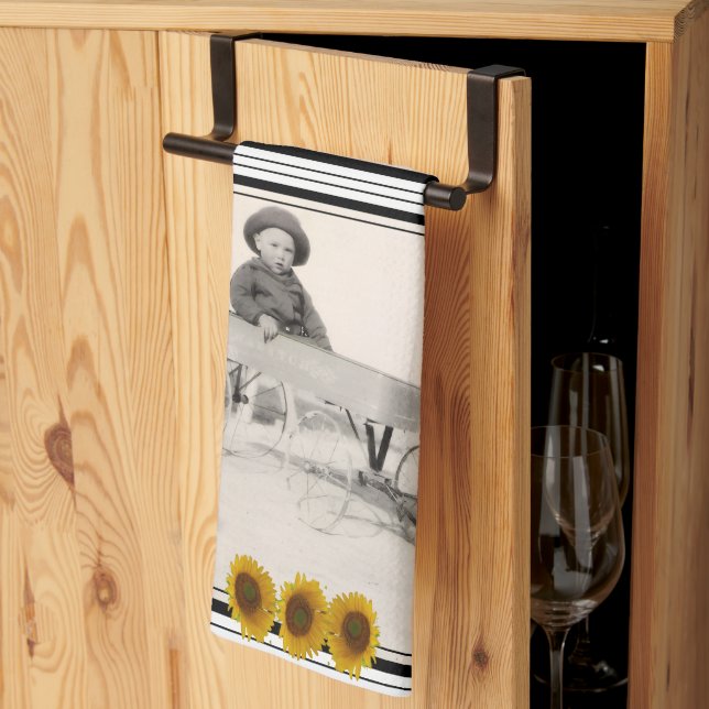 Paño De Cocina Family Photos with Borders and Sunflowers (Pliegue de tercios)