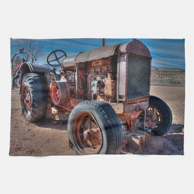 Paño De Cocina Farms | Rusty Antique Tractor (Horizontal)