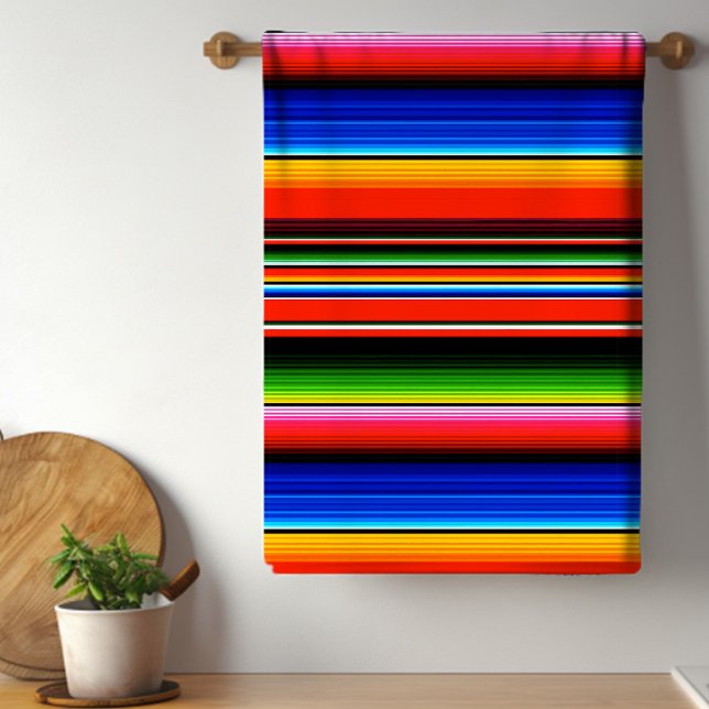 Paño De Cocina Fiesta de Serape Mexicano Diseño Suroeste (Colorful Mexican serape design kitchen towel will brighten any kitchen.)