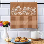 Paño De Cocina Flores otoñales y Naranja de follaje<br><div class="desc">Enamorarse de la perfecta combinación de hermosos follajes otoñales, flores de otoño y una acogedora manta con nuestra acogedora toalla de té con decoración de moda estilo otoño. Personalice su propio monograma y transforme su espacio en un acogedor santuario para reuniones inolvidables de Acción de Gracias y decore su casa....</div>