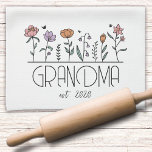 Paño De Cocina Flores silvestres de la abuela personalizada<br><div class="desc">Un regalo personalizado para la abuela que ama hornear</div>
