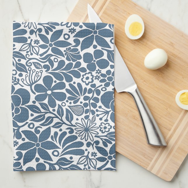 Paño De Cocina Flores y hojas azul salvajes y audaces (Doblado Cuarto)