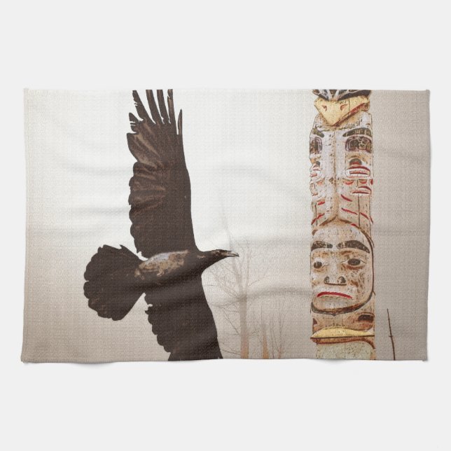 Paño De Cocina Flying Raven & Totem-Pole Fantasy Art (Horizontal)