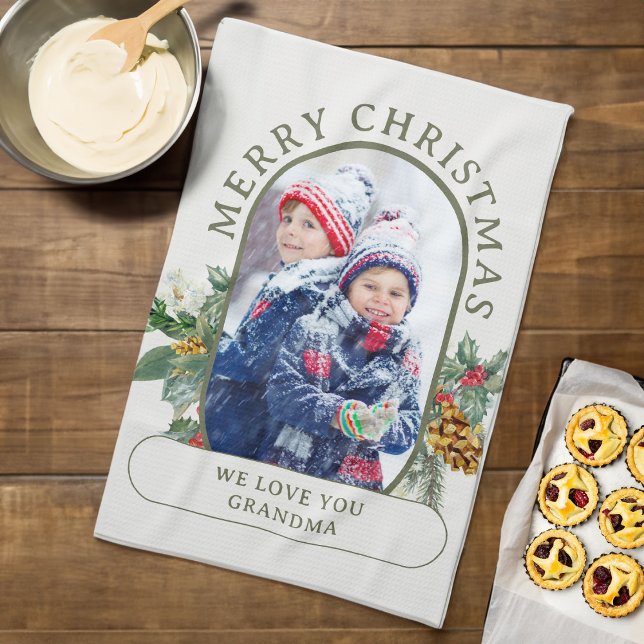 Paño De Cocina Fotos navideñas de Feliz Holly y Pine personalizad (Christmas Photo kitchen towel from the Rounded Lozenge Photo Collage collection)