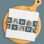 Paño De Cocina Fotos y regalos de papi verde de los padres de la<br><div class="desc">Una moderna foto de los padres de un collage es un regalo personalizado que combina múltiples fotos de un padre o una figura del padre de una manera creativa y elegante. Implica seleccionar varias imágenes significativas y organizarlas en un formato de collage, a menudo con diseños superpuestos o similares a...</div>