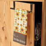 Paño De Cocina Gracioso Personalizado de girasol feliz Alexa Cita<br><div class="desc">Moda divertida Patrón floral personalizado Toalla de cocina moderna. Estas coloridas toallas de cocina de girasol son perfectas para añadir un toque de color a su cocina. Hacerlos únicos tuyos añadiendo tu nombre o presupuesto favorito. Ya sea que sea un chef experimentado o un aspirante a cocinero casero, estas toallas...</div>