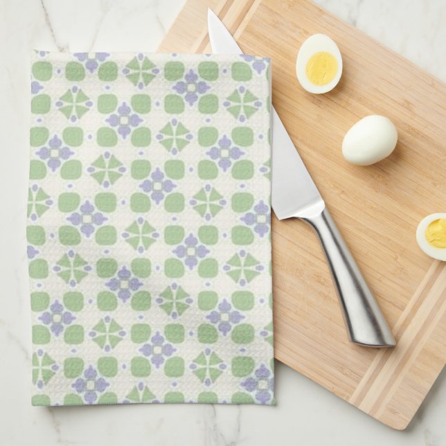 Paño De Cocina Green and Lavender Floral Tile Seamless Pattern (Doblado Cuarto)