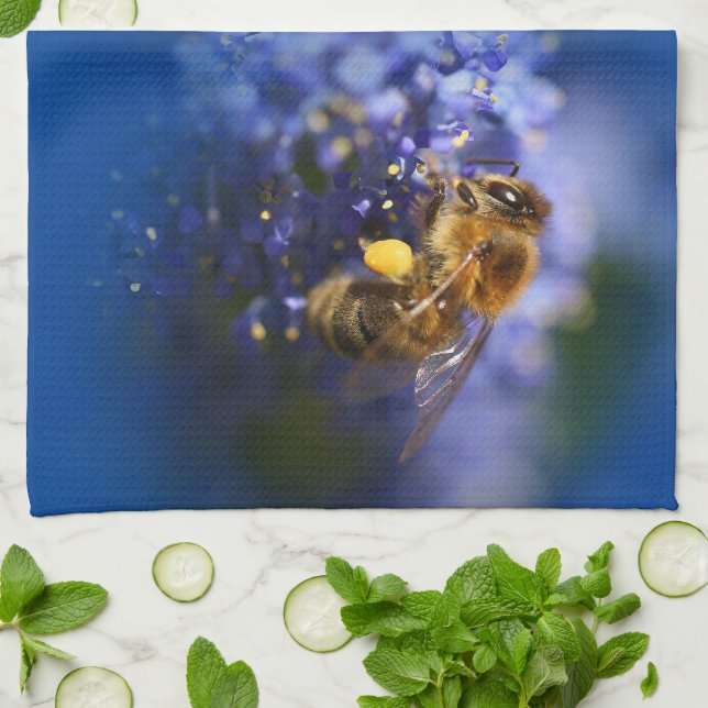 Paño De Cocina Hermosa abeja de miel en California Lilac (Doblado)