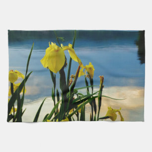 Paño De Cocina Iris amarillo en la orilla del lago