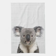 Koala con fondo de lino gris