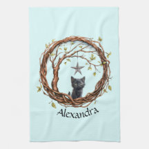 Lindo gatito negro mirando una estrella