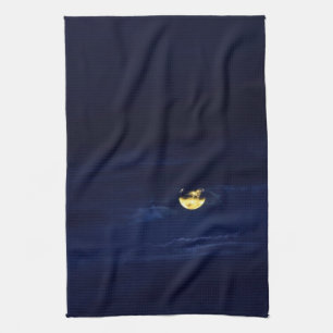 Paño De Cocina Luna Llena hermosa en nubes azules de medianoche