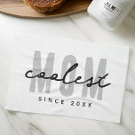 Paño De Cocina Mamá más fría desde el 20XX de la adormidera simpl<br><div class="desc">Este diseño sencillo y moderno se compone de una tipografía de san serif.</div>