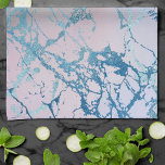 Paño De Cocina Mármol irlandés | Faux Holo Blue Pink<br><div class="desc">Lujosa textura de mármol holograma de iridescencia silenciada en una falsa coloración de color azul sedoso y oscuro, verde menta, rosa y morado lavanda. Este degradado femenino pintado a mano añade el pop de color perfecto. A partir de la colección "Mármolas acuáticas modernas", este diseño presenta movimientos de fluidos abstractos...</div>