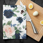 Paño De Cocina Moda florece | Martillo azul marino y Rosa Rubor<br><div class="desc">La temática romántica pintada a mano es un ramo floral azul marino con una acuarela rosa y rubia adornado con laurel botánico y acentos azul oscuro. De la colección "Boho Bloom", esta disposición incluye un rico ramo de flores silvestres bohemias con flores radiantes y vegetación eucaliptus. Para otros colores, estilos...</div>