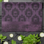 Paño De Cocina Moda gótica púrpura | Planta de huevos y cráneo ne<br><div class="desc">¡Todos los días es Halloween! gótico Vintage,  dramático,  e inspirado en el gris oscuro y meloso fondo de tono de joya con un patrón de cráneo enmarcado en negro. Para coordinar productos,  por favor visite la tienda JustFharryn Zazzle. Todos Los Derechos Reservados. #zazzlemade</div>